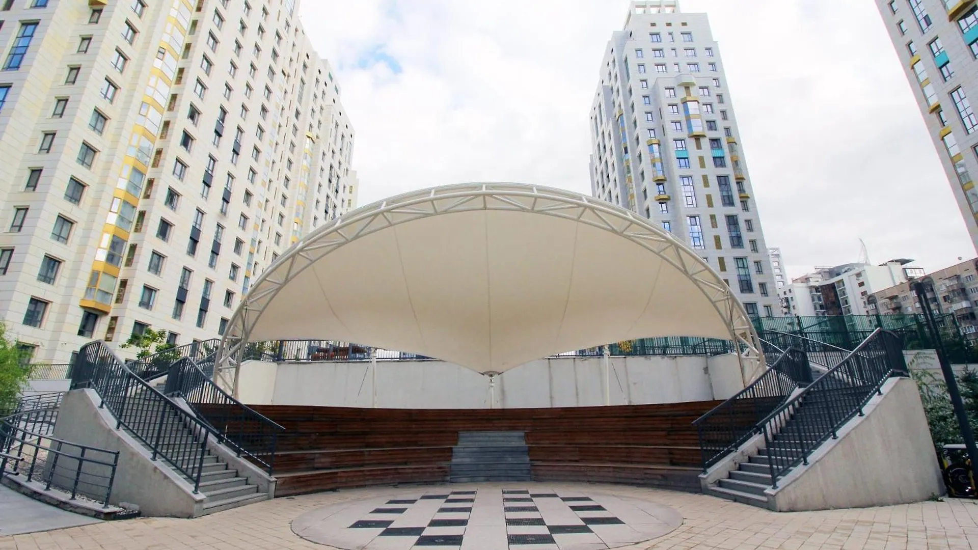 Central Avenue Almaty 0*,